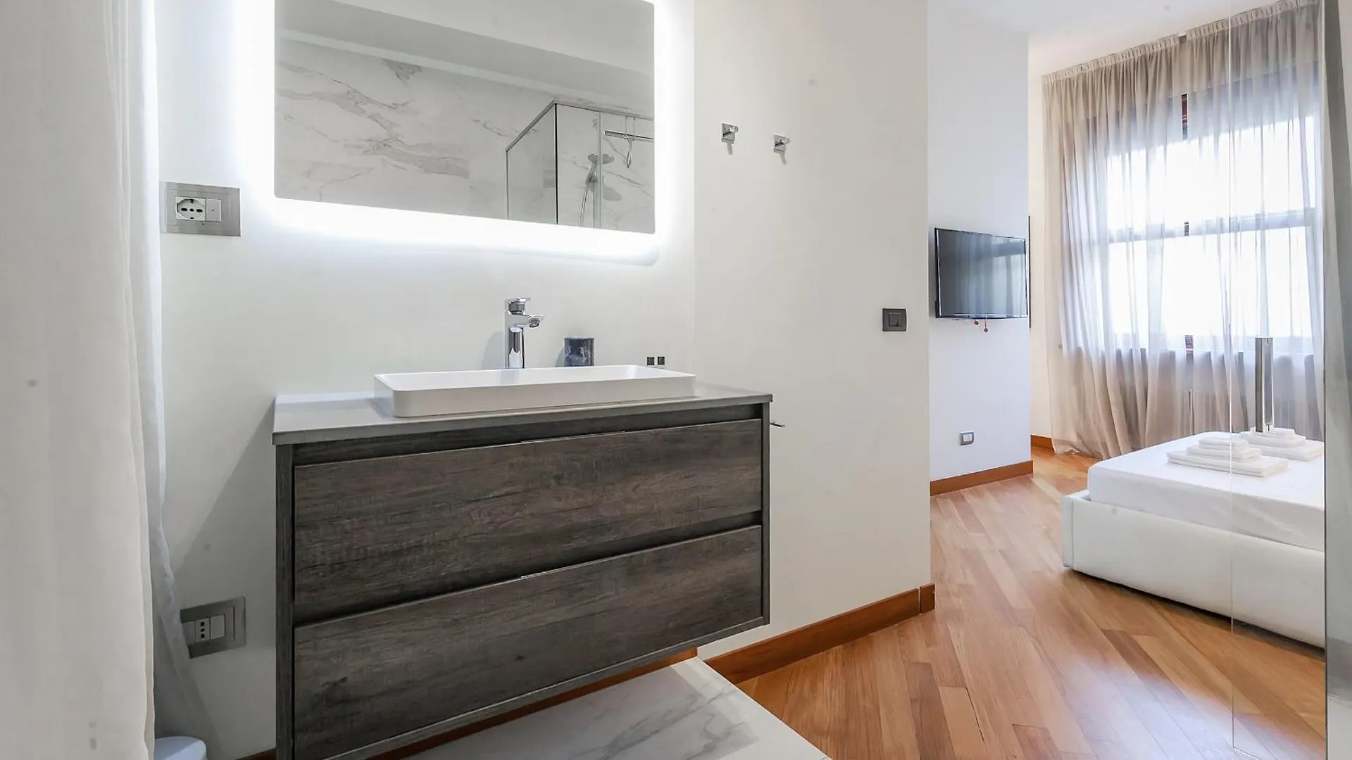 San Babila Luxury Suite - In The Heart Of Fashion Disctrict Milán 0*,  Itálie