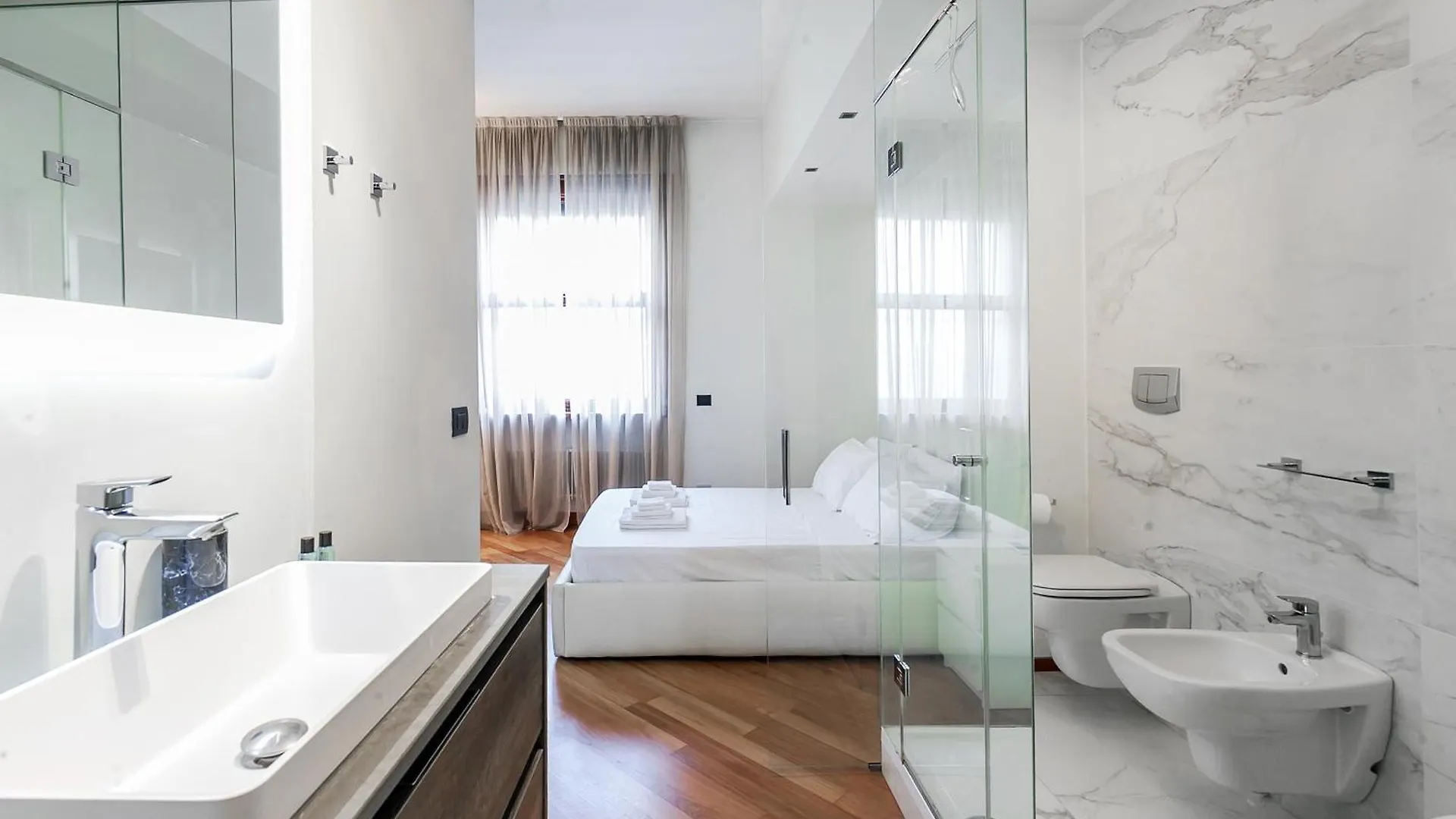 San Babila Luxury Suite - In The Heart Of Fashion Disctrict Milán 0*,  Itálie